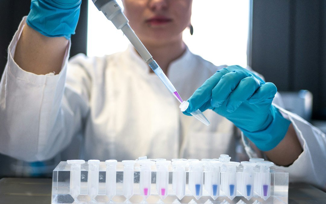 Scientist working in a laboratory, representing the best AI tools for science research