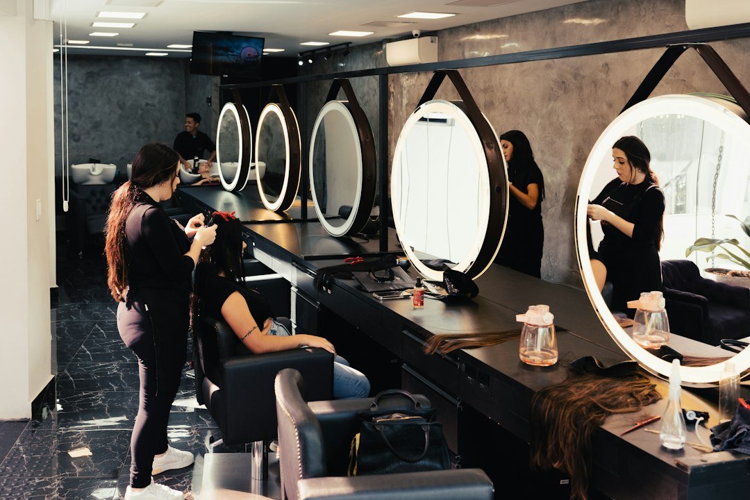 Hairstylist cutting a client's hair in a salon, showing why people preview haircuts with an AI hairstyle generator first