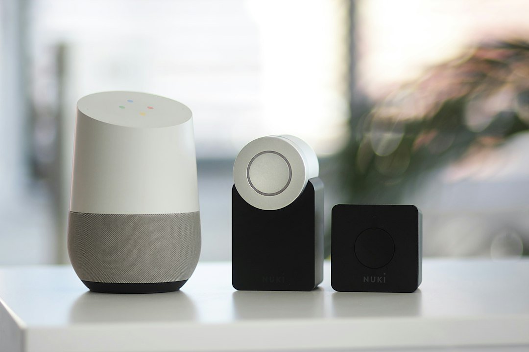 Smart home speaker device integrated with voice assistant technology