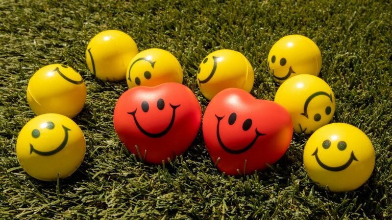 Smiley faces and hearts representing Snapchat friend emoji meanings