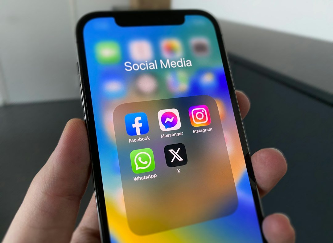 Smartphone screen showing a grid of social media application icons